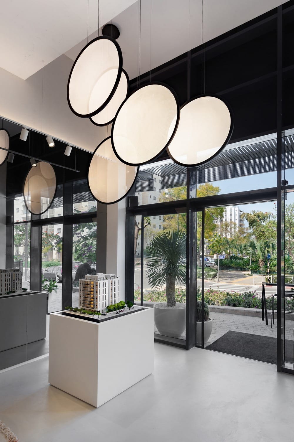 Marom Rishon – Muman, image 3.1